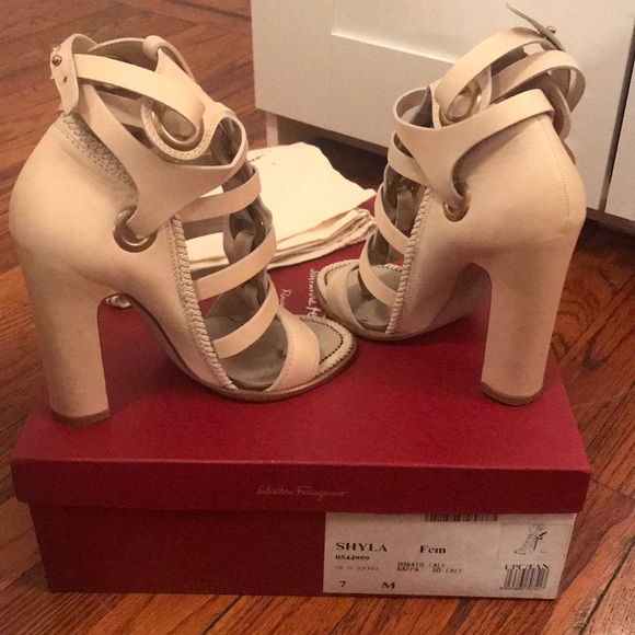 Salvatore Ferragamo Shyla - Picture 3 of 3